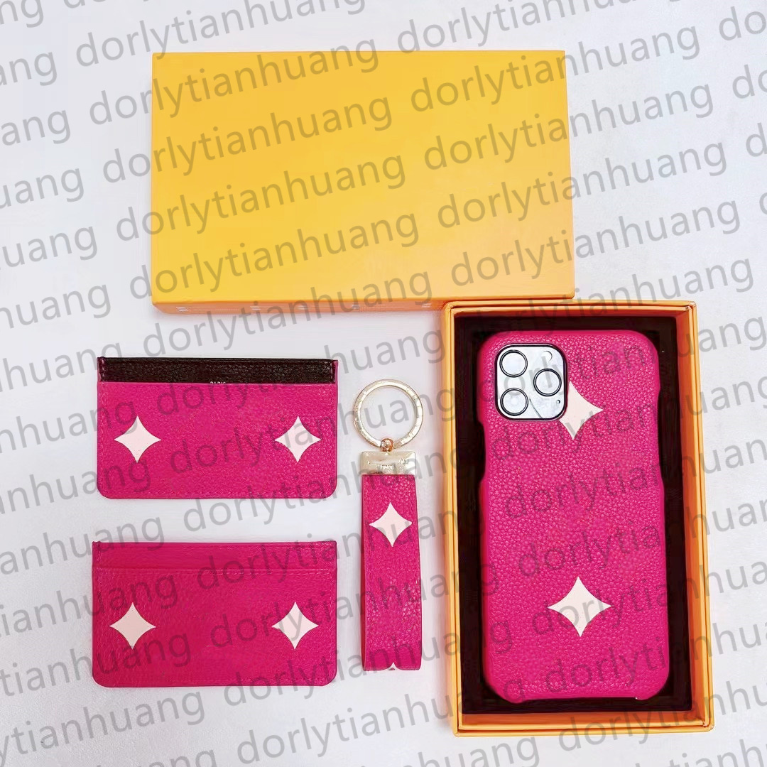 Luxury 3-Piece Set Designer Keychain Card Holder Phone Case Key Chain Buckle Keychains Lovers Handmade Leather Brand Bag Pendant Fashion Accessories 
Luxury 3-Piece Set Designer Keychain Card Holder Phone Case Key Chain Buckle Keychains Lovers Handmade Leather Brand Bag Pendant Fashion Accessories