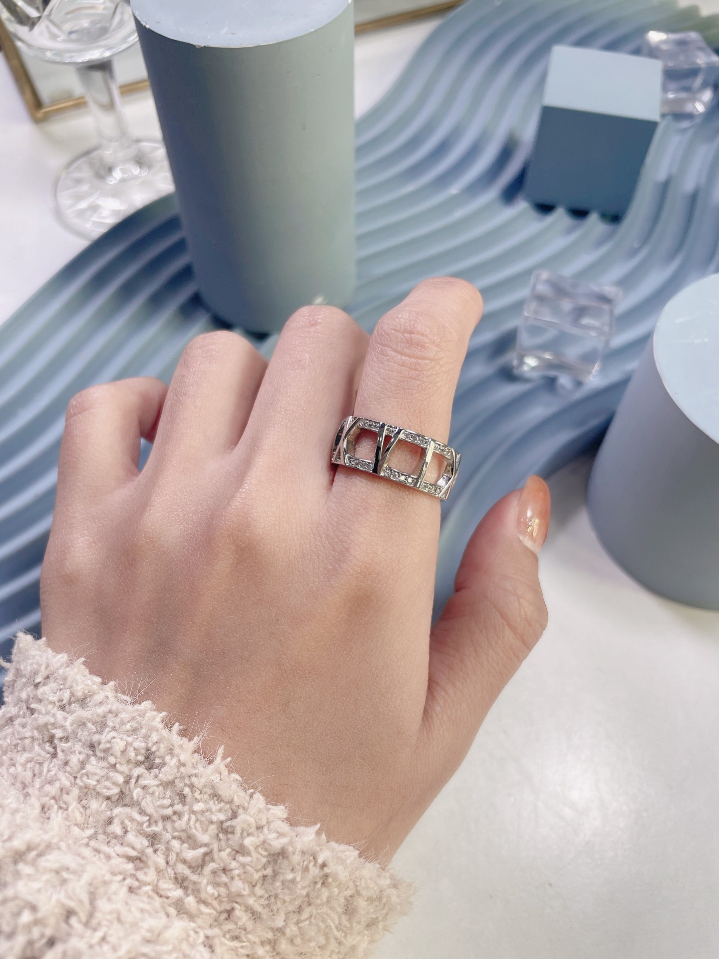 Rings Band Rome Diamond luxury Designer Jewelry love lovers ring gift Women Mens couple fashion Wedding Party Thanksgiving days Valentine Gold Silver Rose Gold 11
Rings Band Rome Diamond luxury Designer Jewelry love lovers ring gift Women Mens couple fashion Wedding Party Thanksgiving days Valentine Gold Silver Rose Gold 11