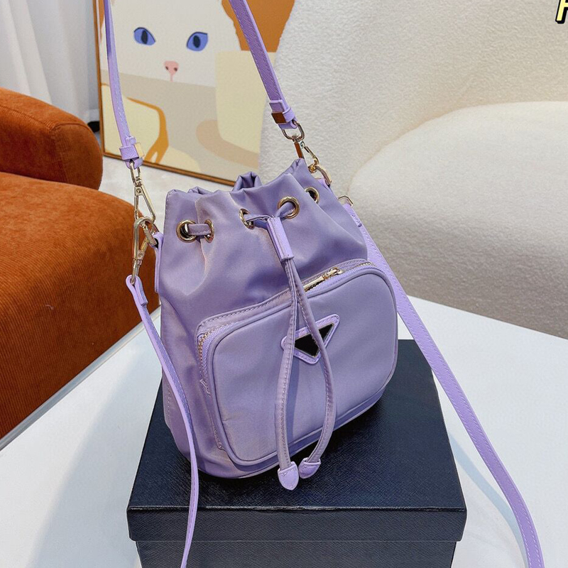 2022 Fashion Purse Nylon Designer Bag Womens Totes Shoulder bags parachute fabric Crossbody Handbag For Women Charm High quality With shoulders Handbags unisex, Black
2022 Fashion Purse Nylon Designer Bag Womens Totes Shoulder bags parachute fabric Crossbody Handbag For Women Charm High quality With shoulders Handbags unisex, Black