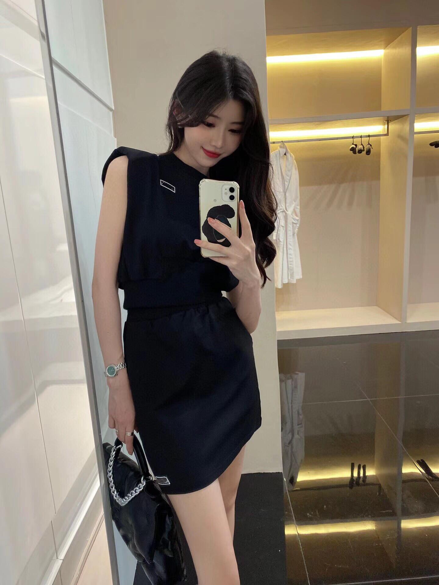 22s generation highquality new european embroidery designer dress elegant office womens wrinkled waist fashionable combination princess skirt charming women20, Yellow
22s generation highquality new european embroidery designer dress elegant office womens wrinkled waist fashionable combination princess skirt charming women20, Yellow