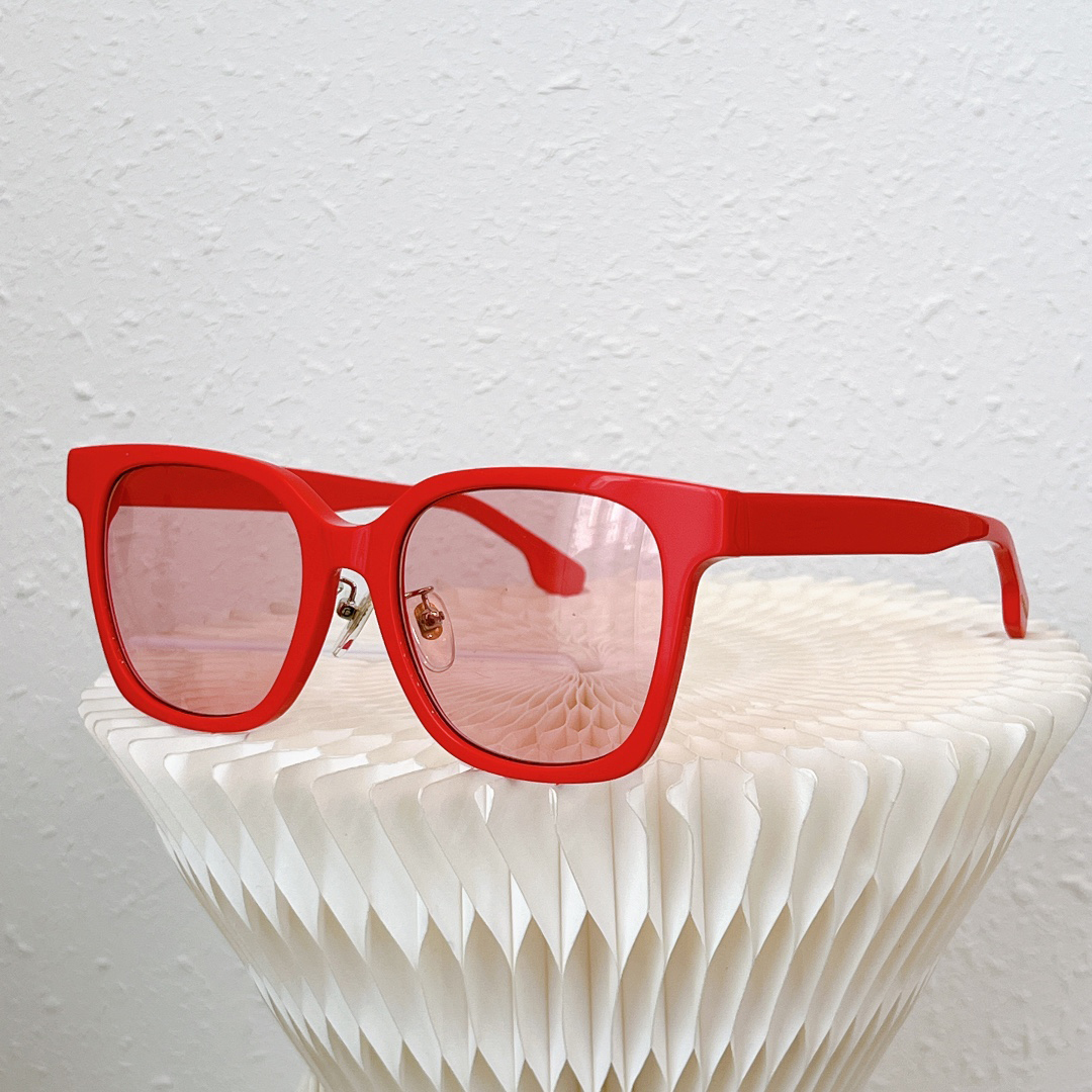 Square big red sunglasses female couple ins street shooting sunscreen glasses male fashion high-end all-match sunglasses
Square big red sunglasses female couple ins street shooting sunscreen glasses male fashion high-end all-match sunglasses