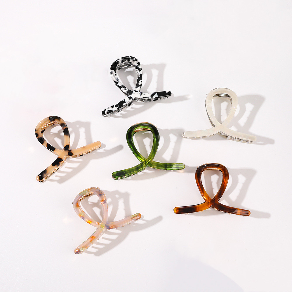 Length 8 CM Medium Acetic Acid Cross Hair Clamp Women Leopard Pattern Alloy Claws Hair Clips Girls Shower Scrunchies Headdress Hairpins Accessories
Length 8 CM Medium Acetic Acid Cross Hair Clamp Women Leopard Pattern Alloy Claws Hair Clips Girls Shower Scrunchies Headdress Hairpins Accessories