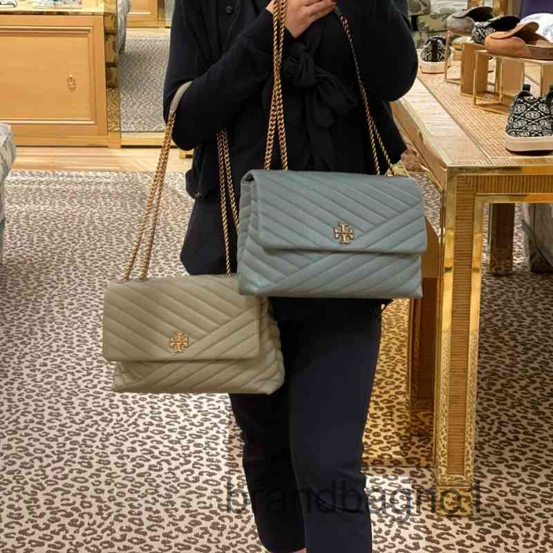 Burchs Tb Women's Bag Kira Chain Single Shoulder Messenger Handbag Armpit, Nude powder large
Burchs Tb Women's Bag Kira Chain Single Shoulder Messenger Handbag Armpit, Nude powder large