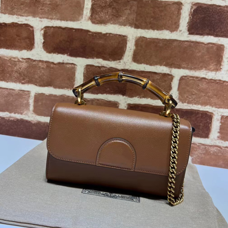 5A quality luxury Designer Wallet hot bag cross body shoulder purse bamboo Chain bag fashion lady shopping handbag women Letter popular totes, Black
5A quality luxury Designer Wallet hot bag cross body shoulder purse bamboo Chain bag fashion lady shopping handbag women Letter popular totes, Black