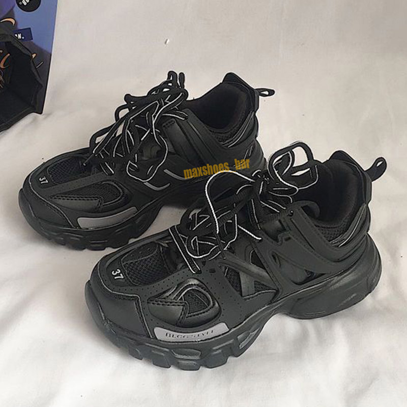 Luxury designer track and field 3.0 sneakers man platform casual shoes white black net nylon printed leather sports shoes triple s belts with boxes 36-45 M85, Color 1
Luxury designer track and field 3.0 sneakers man platform casual shoes white black net nylon printed leather sports shoes triple s belts with boxes 36-45 M85, Color 1