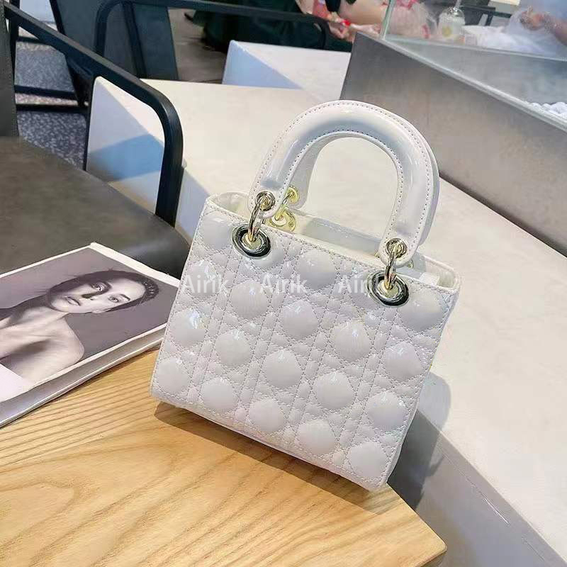 TOP Designer Bags Luxury Ladies Handbags Stripes Shoulder Bag Cross-Body Women Totes Crossbody Clutch Fashion Handbag Party Banquet Coin Bag, Pay for fedex
TOP Designer Bags Luxury Ladies Handbags Stripes Shoulder Bag Cross-Body Women Totes Crossbody Clutch Fashion Handbag Party Banquet Coin Bag, Pay for fedex
