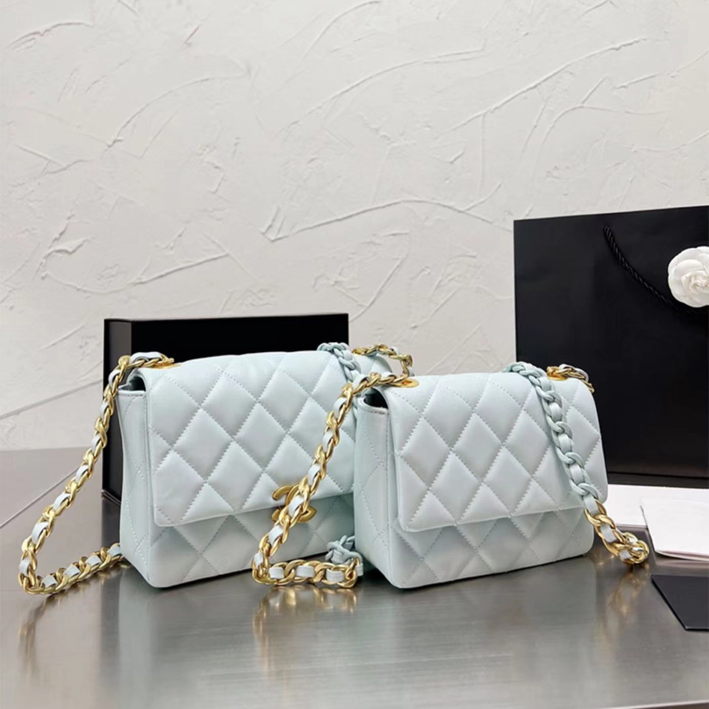 Flap bag Chain Bags 2022 hots Metallic Ladys Luxury top Designer Brand Fashion Shoulder Handbags High Quality Women Phone Wallets Artwork Lattice purse totes Thread, No bags
Flap bag Chain Bags 2022 hots Metallic Ladys Luxury top Designer Brand Fashion Shoulder Handbags High Quality Women Phone Wallets Artwork Lattice purse totes Thread, No bags
