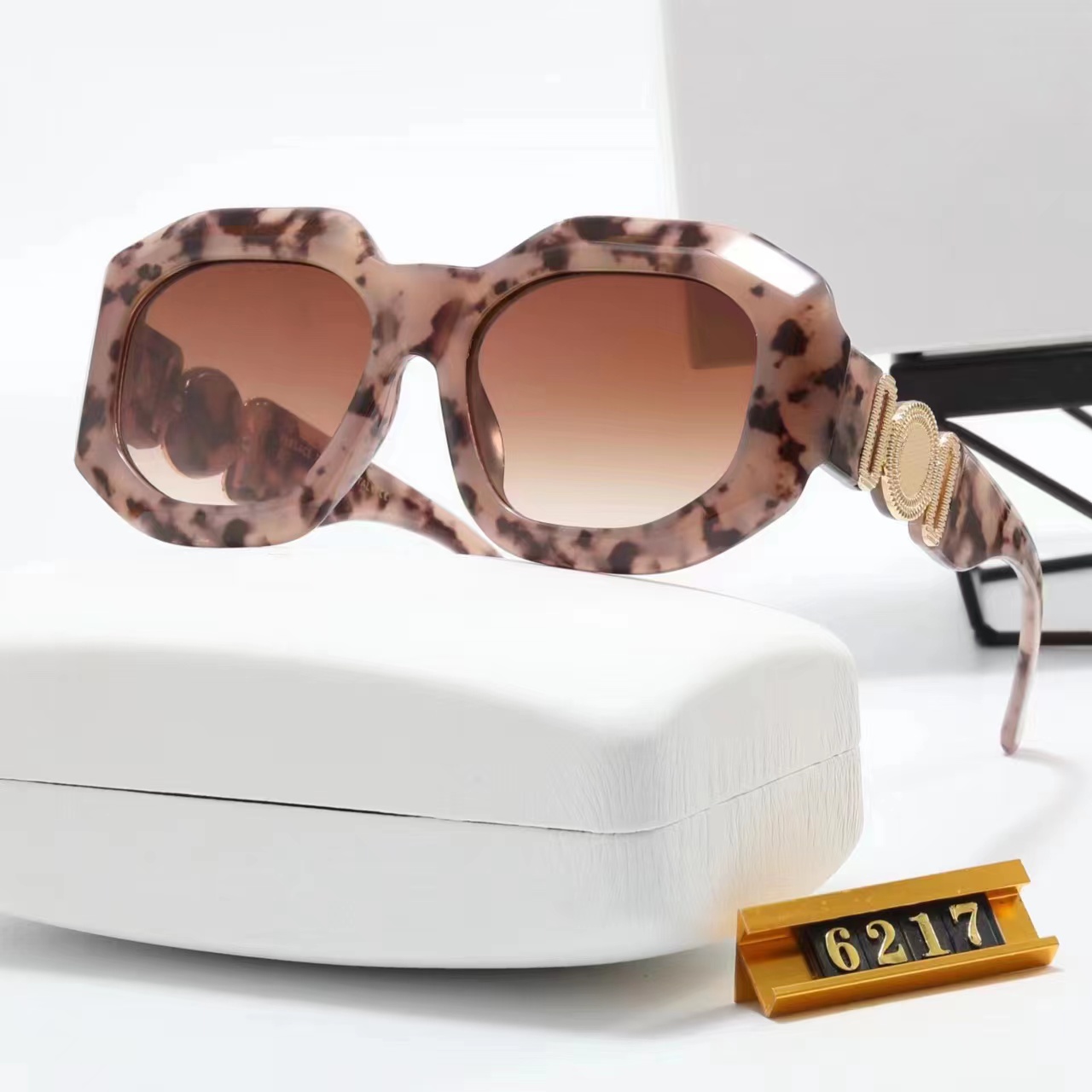 Sunglasses Womens designer sunglasses fashion versage sunglass Man Woman Personality Unisex Goggle Beach Sun Glasses Retro Small Frame
Sunglasses Womens designer sunglasses fashion versage sunglass Man Woman Personality Unisex Goggle Beach Sun Glasses Retro Small Frame