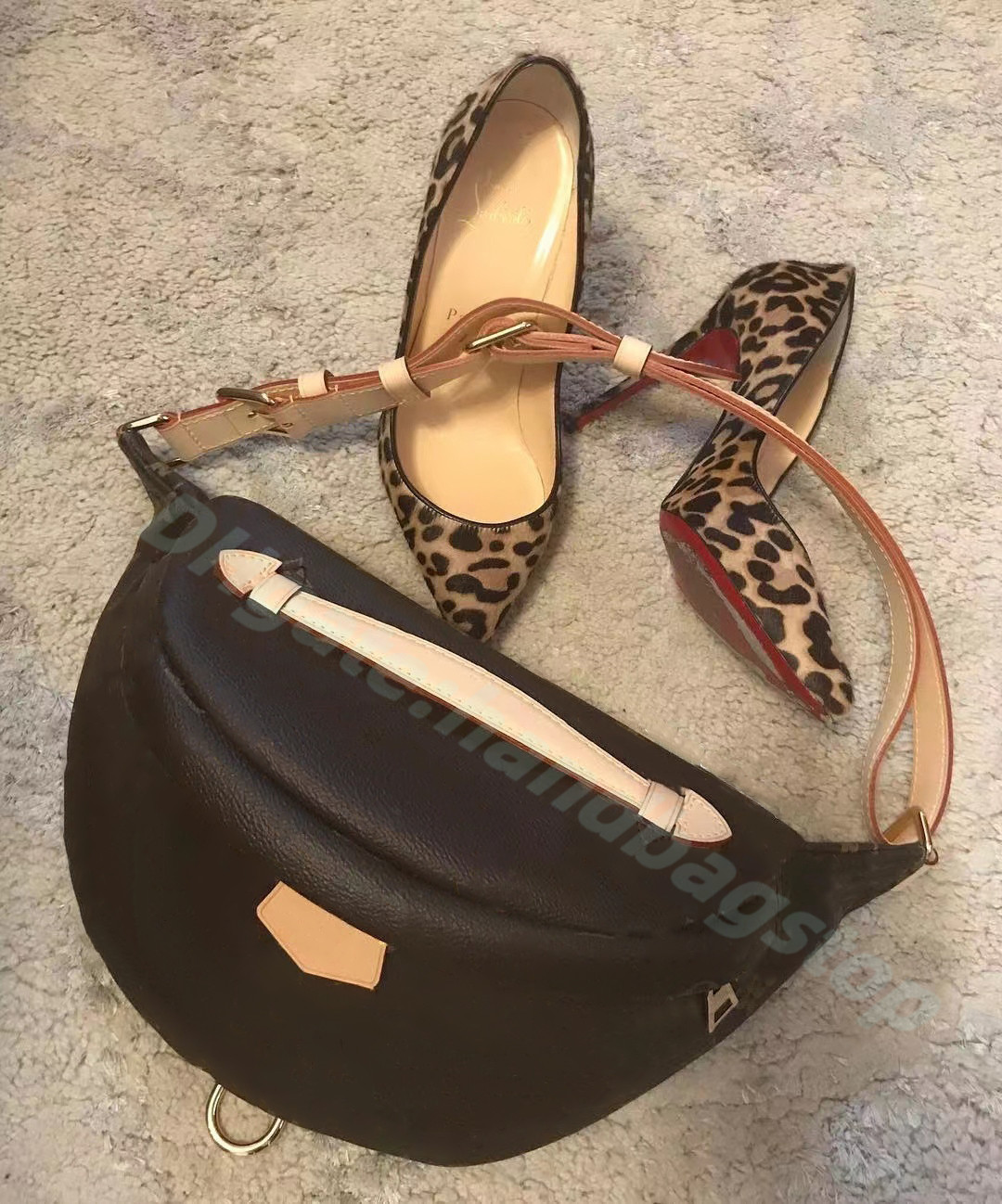 Luxurys Designers Bag hoto Newest Stlye Bumbag Cross Body fashion Shoulder Belt purse Bag pocket handbags Bumbags Fanny Pack Bum Waist Bags M43644 Genuine Leather, Customize
Luxurys Designers Bag hoto Newest Stlye Bumbag Cross Body fashion Shoulder Belt purse Bag pocket handbags Bumbags Fanny Pack Bum Waist Bags M43644 Genuine Leather, Customize