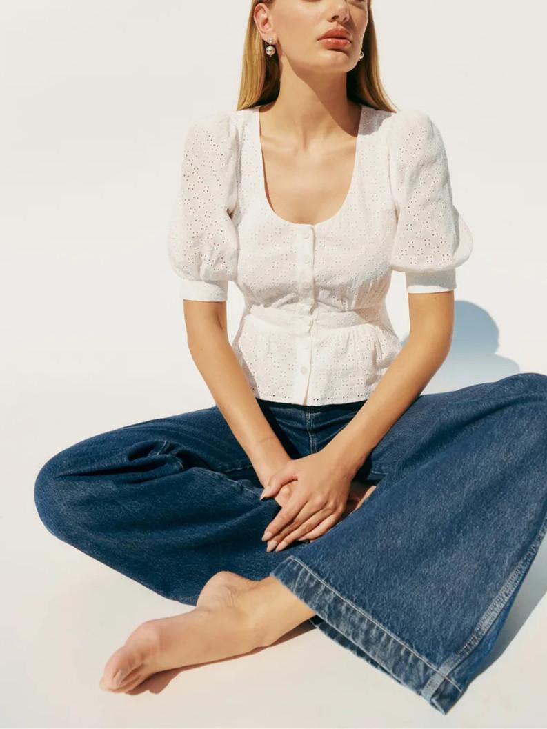 Women' T-Shirt Women Embroidery White Blouse Hollow Out Short Sleeve Single Breasted Elegant Female Shirt TopsWomen
Women' T-Shirt Women Embroidery White Blouse Hollow Out Short Sleeve Single Breasted Elegant Female Shirt TopsWomen