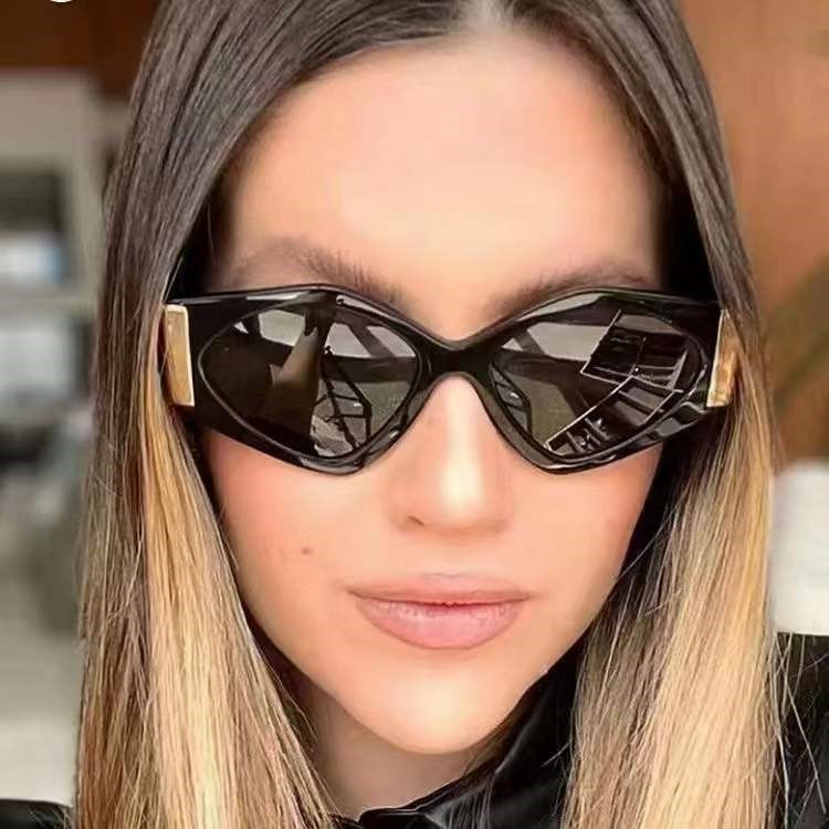 Top Luxury Sunglasses For Women Sun glasses 2823 Fashion Goggle Designer UV protection Cat Eye Frame Quality free Come With Package
Top Luxury Sunglasses For Women Sun glasses 2823 Fashion Goggle Designer UV protection Cat Eye Frame Quality free Come With Package