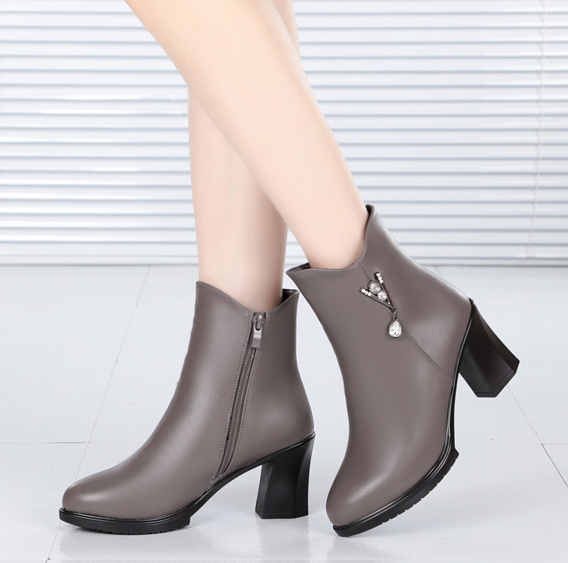 Winter Boots Wool Warm Genuine Leather Fur Warm Zipper Shoes Ankle Boots Platform for Women Plush Fashion Women Snow Boots, Blackwool
Winter Boots Wool Warm Genuine Leather Fur Warm Zipper Shoes Ankle Boots Platform for Women Plush Fashion Women Snow Boots, Blackwool