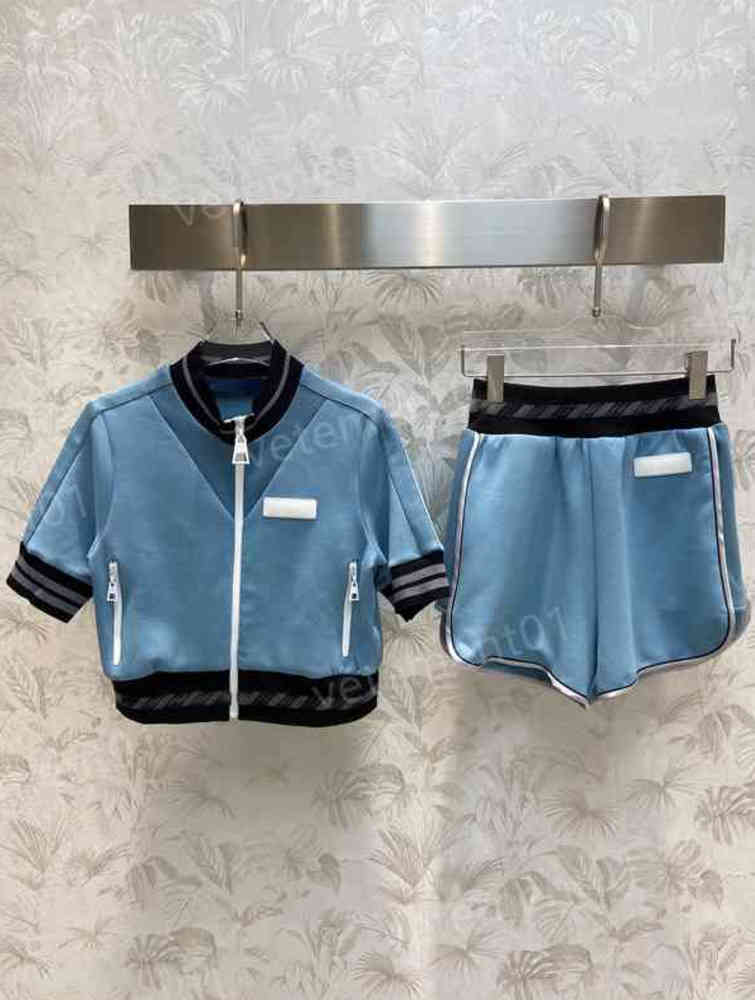 Womens Two Piece Pants Match Series Logo Printed Cotton Fabric Light Blue Shows Thin Temperament 2 Piece Sets Women Designer Tracksuits 0912
Womens Two Piece Pants Match Series Logo Printed Cotton Fabric Light Blue Shows Thin Temperament 2 Piece Sets Women Designer Tracksuits 0912