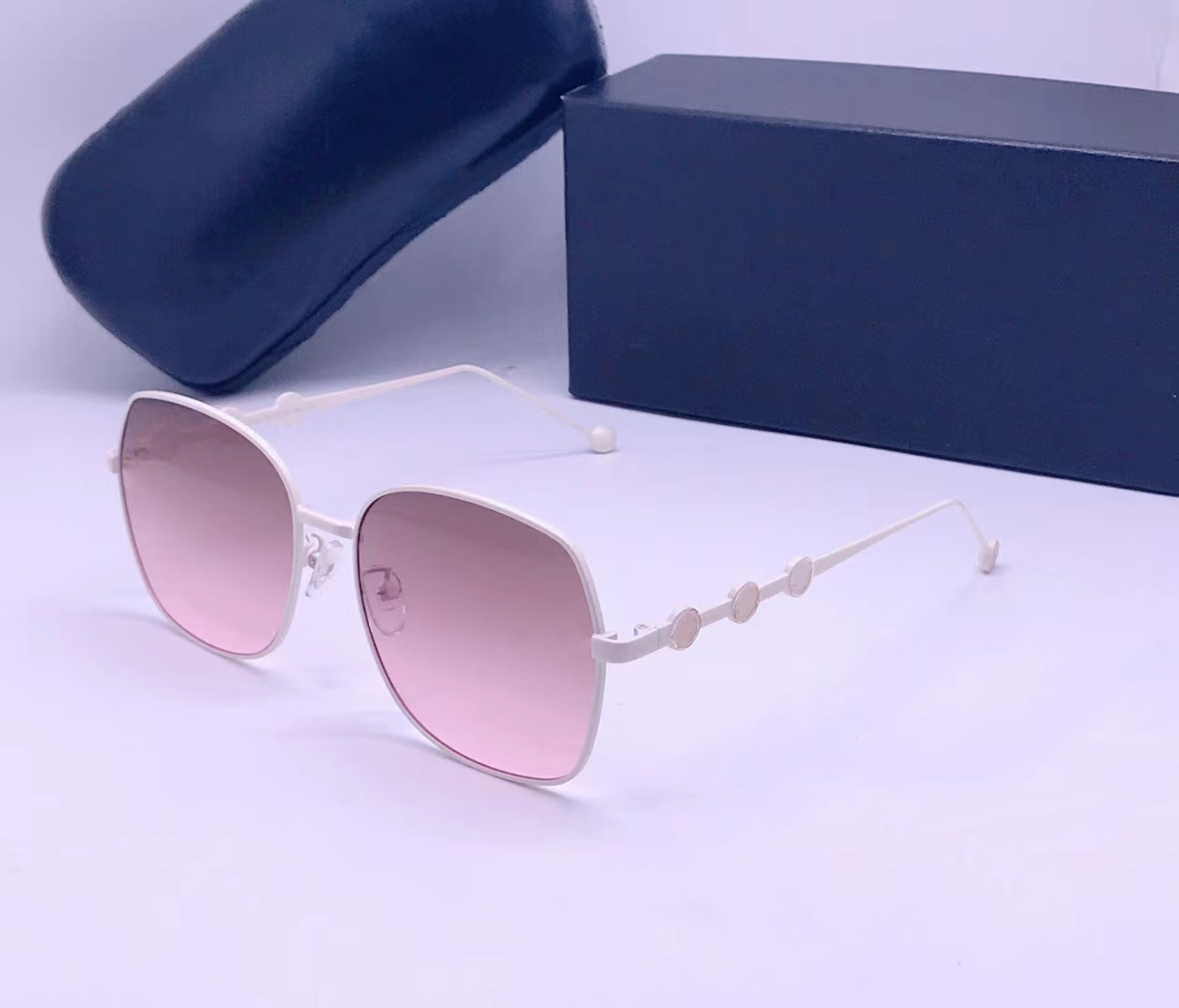 Sunglasses For Men Women Summer CH-1725 Style Anti-Ultraviolet Retro Plate Full Frame Eyeglasses Random Box
Sunglasses For Men Women Summer CH-1725 Style Anti-Ultraviolet Retro Plate Full Frame Eyeglasses Random Box