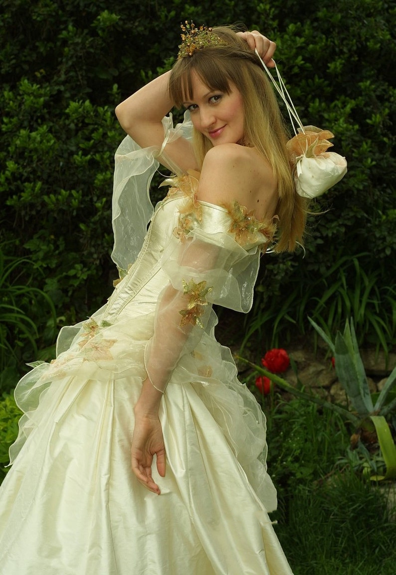 Rococo Inspired Fairy Princess Corset Wedding Dress Off The Shoulder Vintage Victorian A Line Bridal Gowns Gold Lace Floral Appliques Renaissance Brid