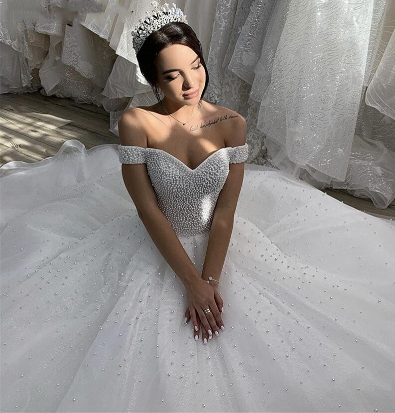 2023 New Beads Crystal Off the Shoulder Sweetheart Lace White Ball Gowns Wedding Dresses for brides Puffy Wedding Gowns