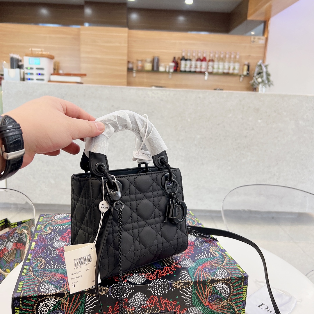 D Cases Luxury Designer Cannage Lady Dior Trotter Saddle bags Bags High Quality handbag Leather shoulder tote Shopping Crossbody bag
D Cases Luxury Designer Cannage Lady Dior Trotter Saddle bags Bags High Quality handbag Leather shoulder tote Shopping Crossbody bag