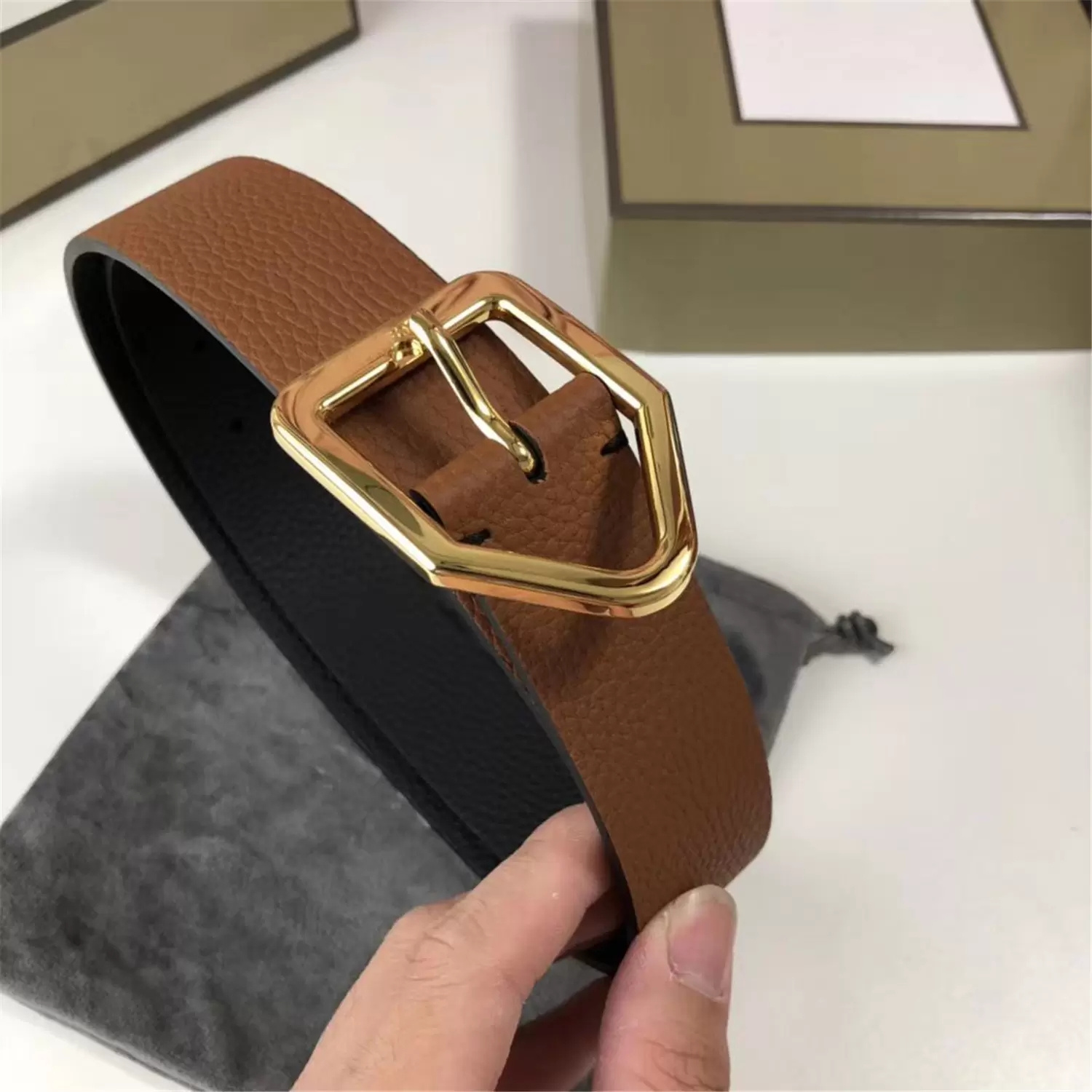 Luxury Tom Belt High Quality Designer 3A+ Men Women Genuine Leather Tom Belts Fashion Wholesale Clothing Accessories Business Waistband Big Buckle Original Box, Brown
Luxury Tom Belt High Quality Designer 3A+ Men Women Genuine Leather Tom Belts Fashion Wholesale Clothing Accessories Business Waistband Big Buckle Original Box, Brown