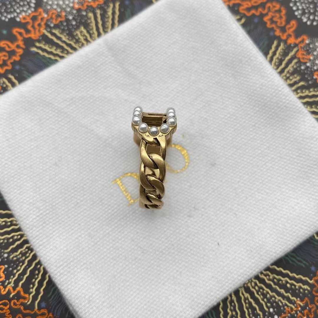 Designer D spiral ring women MIDI ring classic luxury design jewelry women's gold and silver will never fade
Designer D spiral ring women MIDI ring classic luxury design jewelry women's gold and silver will never fade
