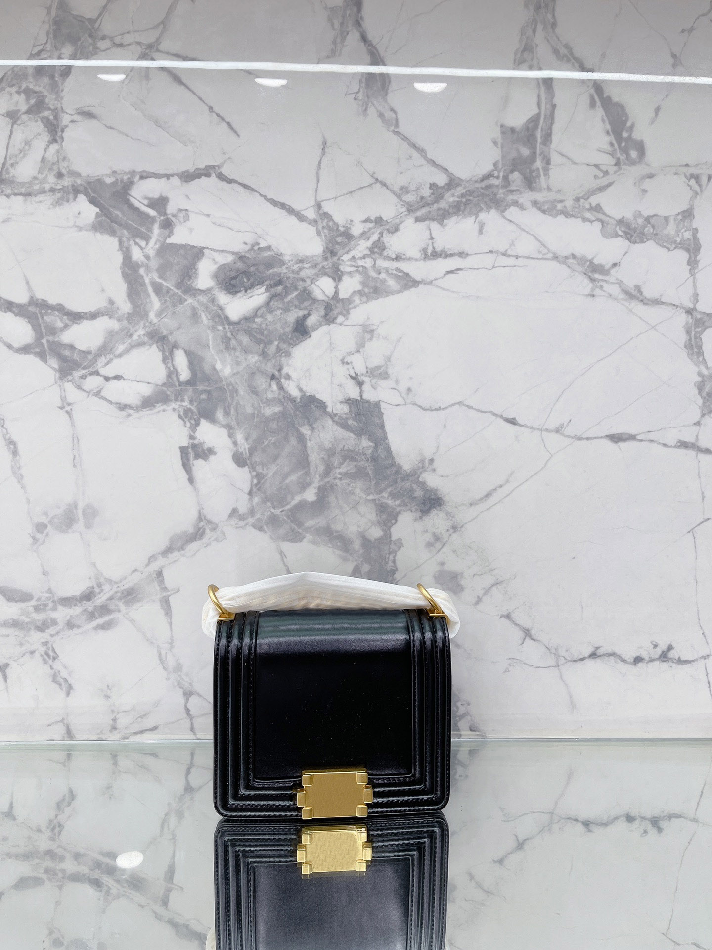 TZ 2022 Summer Ladies Classic Mini Real Leather Bag Gold Metal Hardware Chain Stap Crossbody Cosmetic Case Outdoor Women's Shoulder Bag Black and White 20CM, Shipping
TZ 2022 Summer Ladies Classic Mini Real Leather Bag Gold Metal Hardware Chain Stap Crossbody Cosmetic Case Outdoor Women's Shoulder Bag Black and White 20CM, Shipping