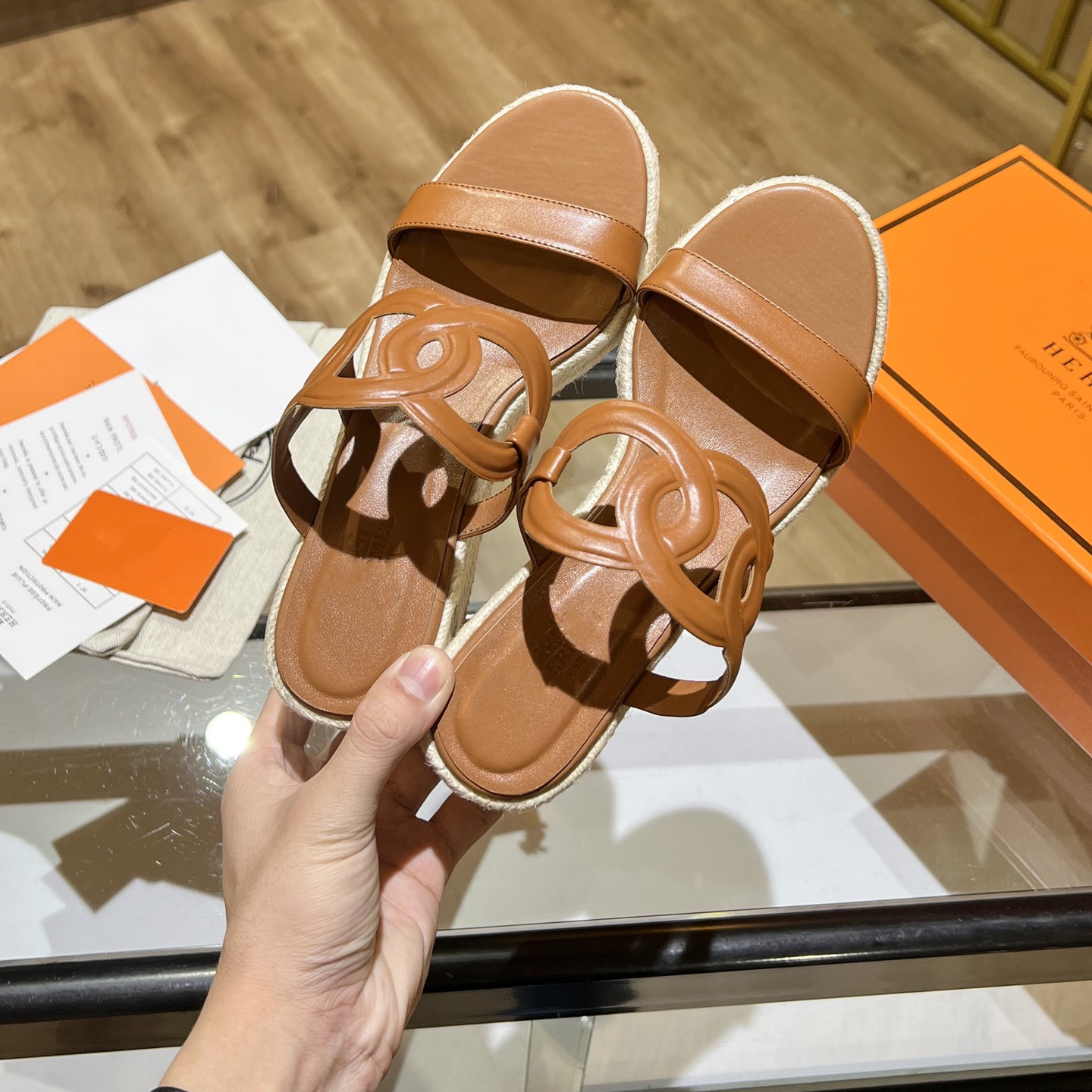 Sandals Designers Woman Slides Designer Sandal Foam Runners Heels designer Slide Luxury wedge genuine leather straw slip on super quality comfort size among 34-42, Black
Sandals Designers Woman Slides Designer Sandal Foam Runners Heels designer Slide Luxury wedge genuine leather straw slip on super quality comfort size among 34-42, Black