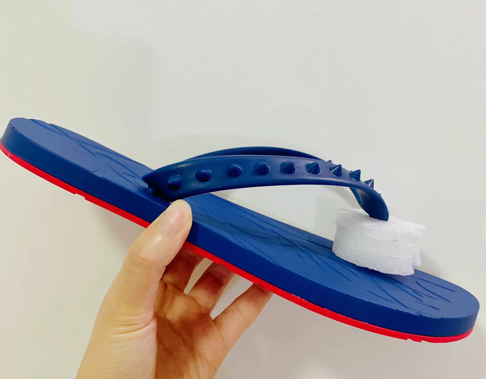 Summer Mens Slipper spikes Beach Slip On Slides Red Bottoms shoes Loubi Flips Flat Sandals Studs Sandals Flats Luxury Designer Flip Flops Sandalias
Summer Mens Slipper spikes Beach Slip On Slides Red Bottoms shoes Loubi Flips Flat Sandals Studs Sandals Flats Luxury Designer Flip Flops Sandalias