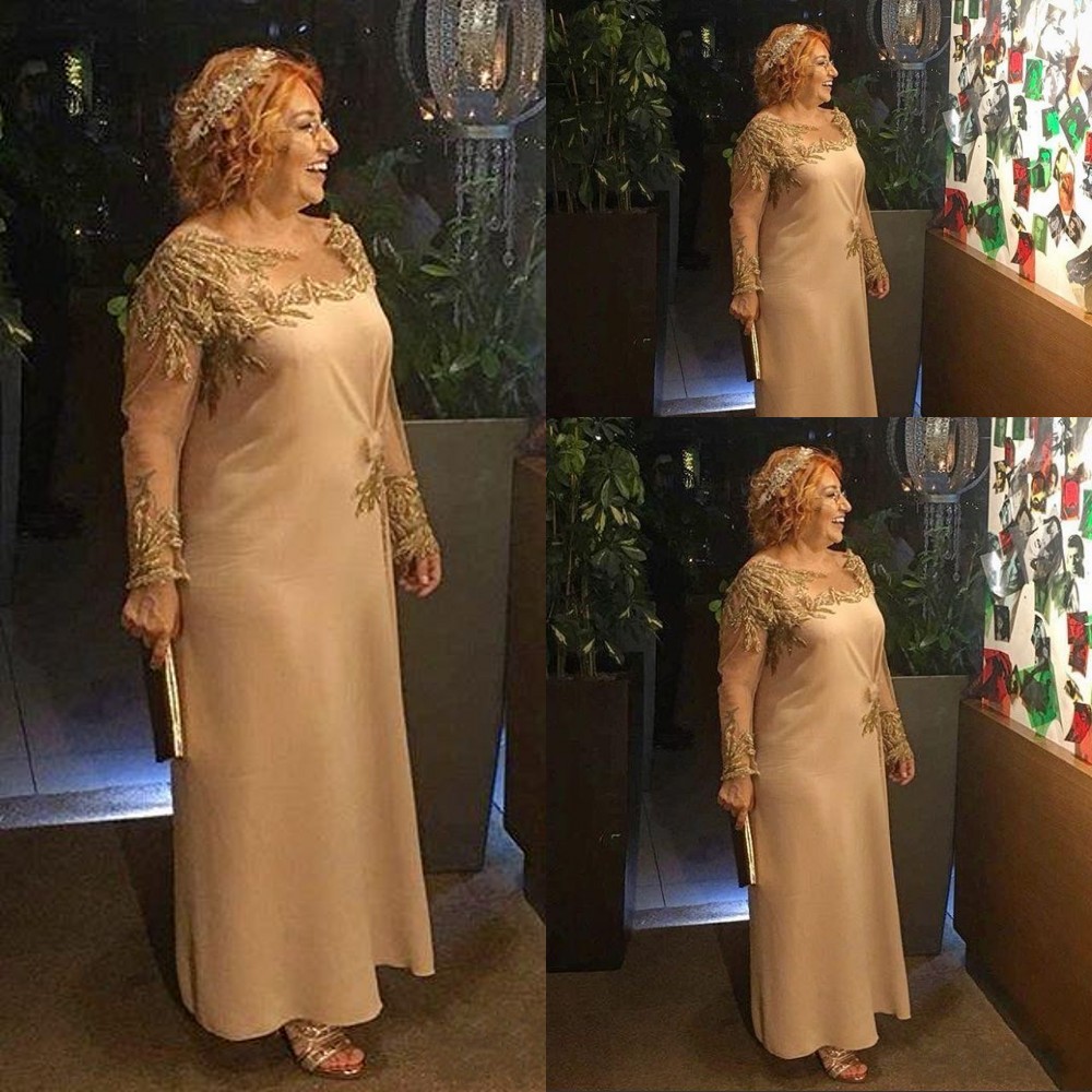 2022 Vintage Mother of the Bride Dresses Gold Champagne Jewel Neck Long Sleeves Lace Appliques Sequined Crystal Ankle Length Party Dress Wedding Guest