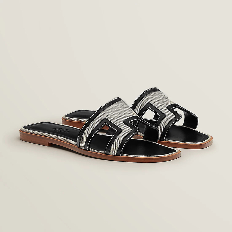 Designer Sandals Oran Slippers Women Slides Genuine Leather Oversize Summer Beach Flat Flip Flop Ladies Luxury Party Wedding Shoes With Box NO347, Sock
Designer Sandals Oran Slippers Women Slides Genuine Leather Oversize Summer Beach Flat Flip Flop Ladies Luxury Party Wedding Shoes With Box NO347, Sock