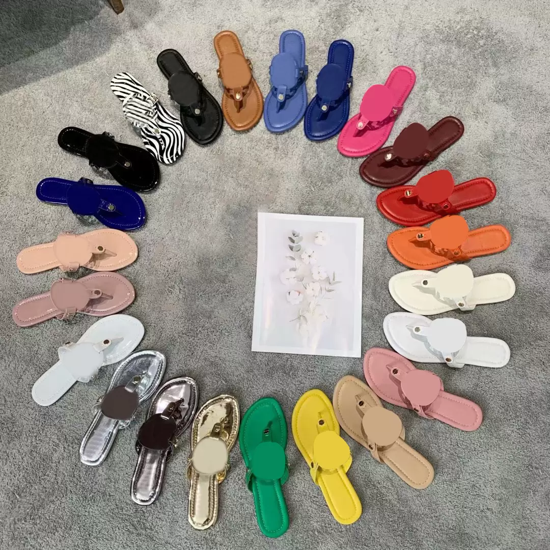 Design Beach Slippers Classic Women Sandals Hollow Out Logo Flat Slippers Sandal Studded Girl Shoes Arrivel Jelly Platform Slides Lady Casual Flip Flops 35-42
Design Beach Slippers Classic Women Sandals Hollow Out Logo Flat Slippers Sandal Studded Girl Shoes Arrivel Jelly Platform Slides Lady Casual Flip Flops 35-42