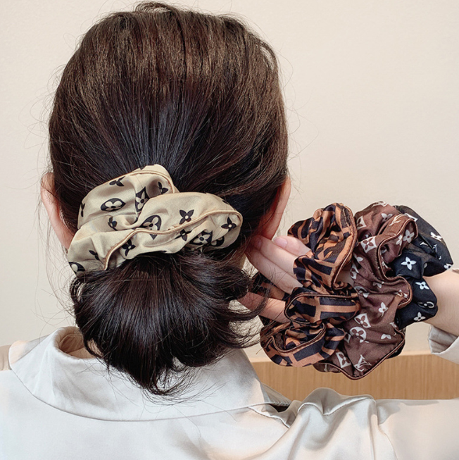 9style Women Designer Letters Print Large Intestine Hair Ties Ropes Old Flower Pattern Scrunchies Hairbands Elastic Rubber Bands Ponytail Holder Head Accessories
9style Women Designer Letters Print Large Intestine Hair Ties Ropes Old Flower Pattern Scrunchies Hairbands Elastic Rubber Bands Ponytail Holder Head Accessories
