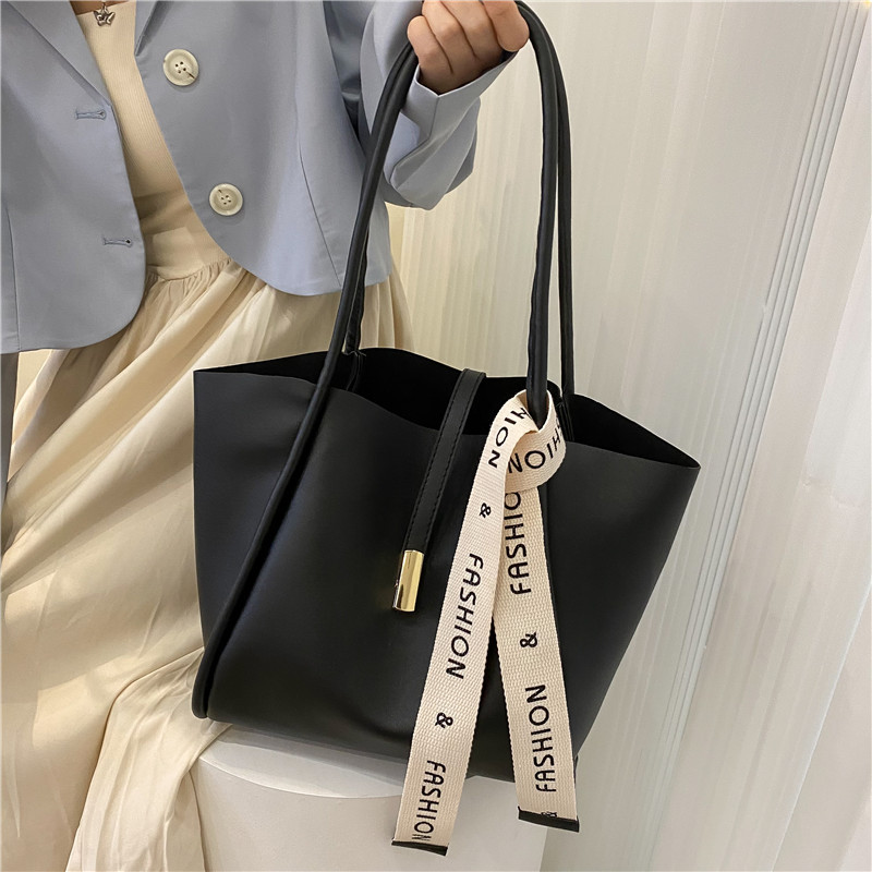 HBP Bag handbags new 2022 spring simple fashion large-capacity child mast Korean version of the tide slider shoulder bags, Green
HBP Bag handbags new 2022 spring simple fashion large-capacity child mast Korean version of the tide slider shoulder bags, Green