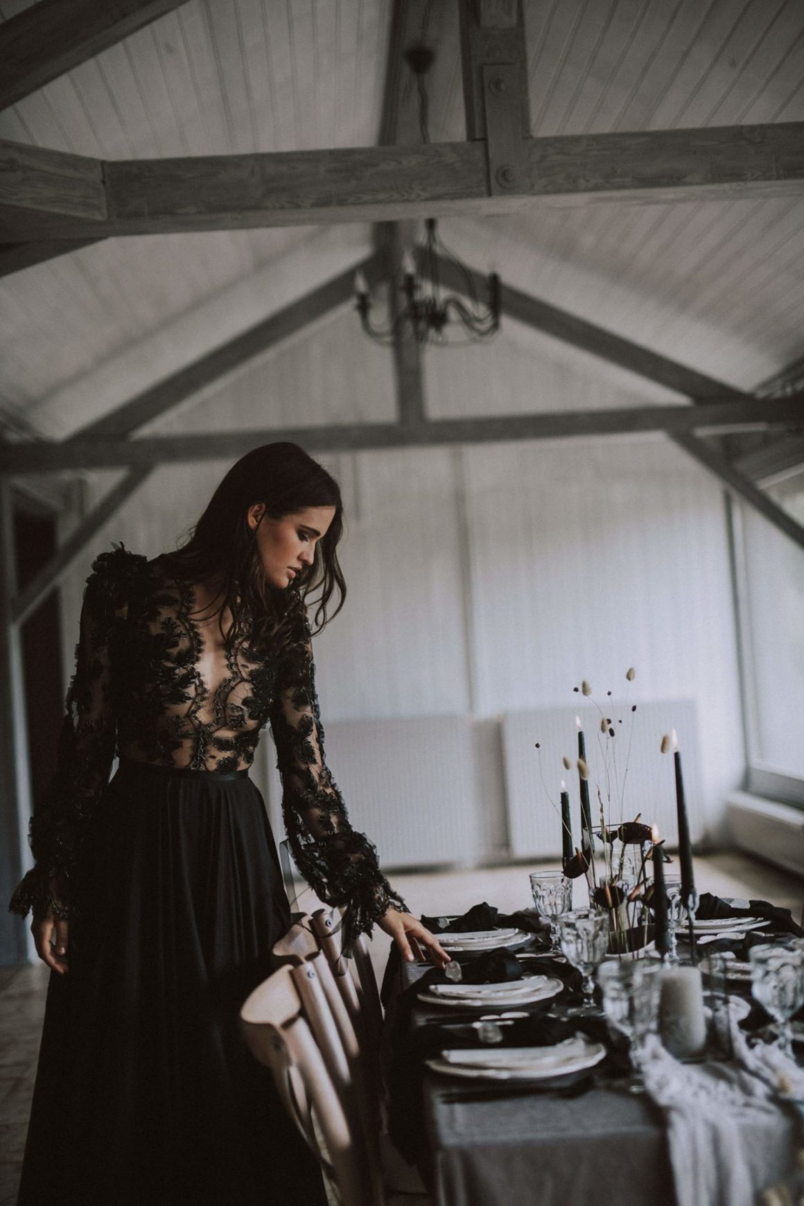 Gothic Black A Line Wedding Dress Sexy Illusion Inspiration Long Sleeve V-Neck Country Bridal Gowns Floral Lace Appliques Side Split Long Boho Beach B