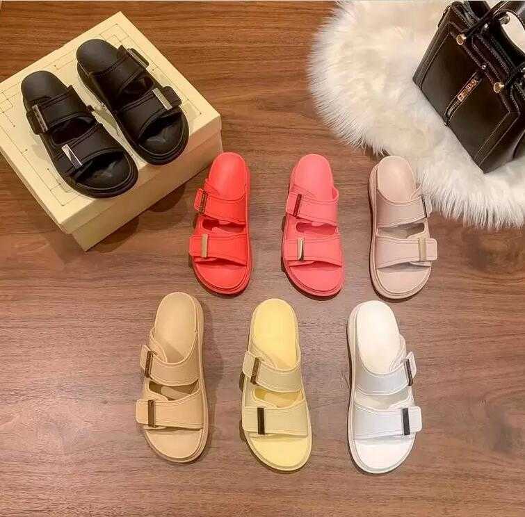 High Quality Women's Thick-Soled Slippers Solid Color Simple Soft Rubber Sandal Womens Comfort Waterproof Flip-Flops Sand Beach Shoe Leisure, Box
High Quality Women's Thick-Soled Slippers Solid Color Simple Soft Rubber Sandal Womens Comfort Waterproof Flip-Flops Sand Beach Shoe Leisure, Box