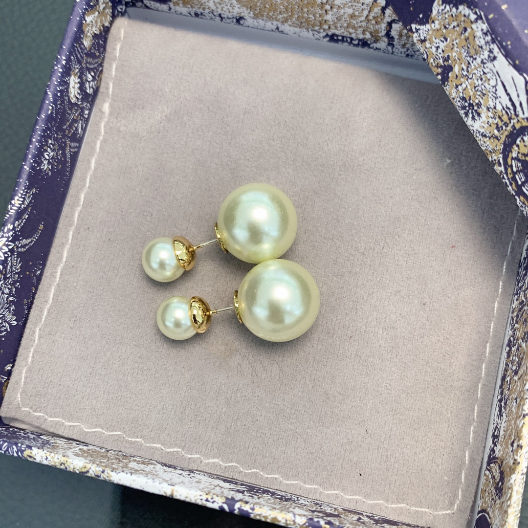 Designers earrings top quality women's charm Letter pearl round high sense Earring retro fashion jewelry women earD accessories gifts Featured Quality
Designers earrings top quality women's charm Letter pearl round high sense Earring retro fashion jewelry women earD accessories gifts Featured Quality