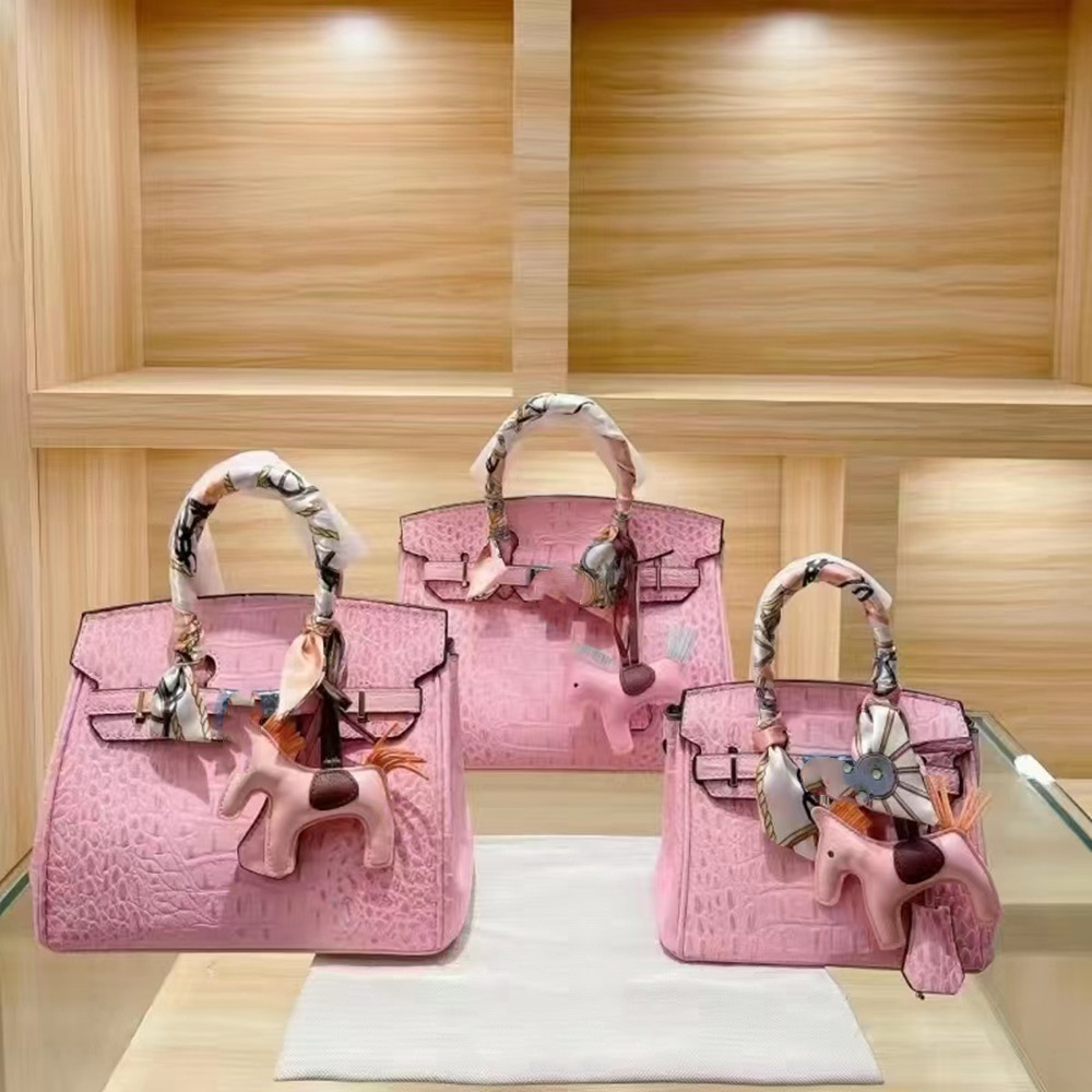 2022 high-quality new women's shoulder bag all-match color contrast fashion simple classic ostrich pattern genuine leather handbag messenger bag, 001
2022 high-quality new women's shoulder bag all-match color contrast fashion simple classic ostrich pattern genuine leather handbag messenger bag, 001
