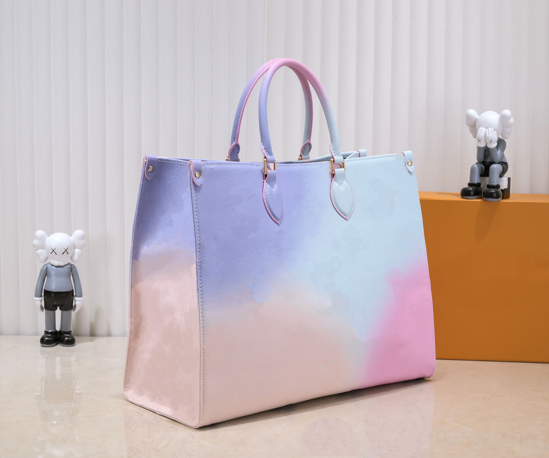 Designer bag Onthego Tote Sunrise Pastel Purse Monograms Pattern Handle Bags Luxury Handbag Women CrossBody On The Go SPRING IN THE CITY, Silver size 35cm
Designer bag Onthego Tote Sunrise Pastel Purse Monograms Pattern Handle Bags Luxury Handbag Women CrossBody On The Go SPRING IN THE CITY, Silver size 35cm