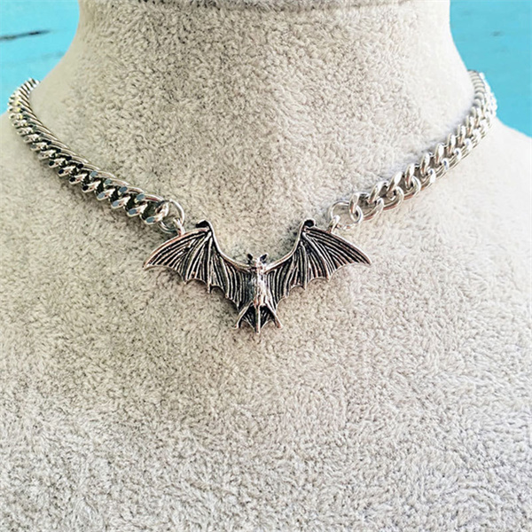 European and American fashion retro punk bat Pendant Necklaces ladies gothic animal necklace Halloween girl jewelry gift A141
European and American fashion retro punk bat Pendant Necklaces ladies gothic animal necklace Halloween girl jewelry gift A141
