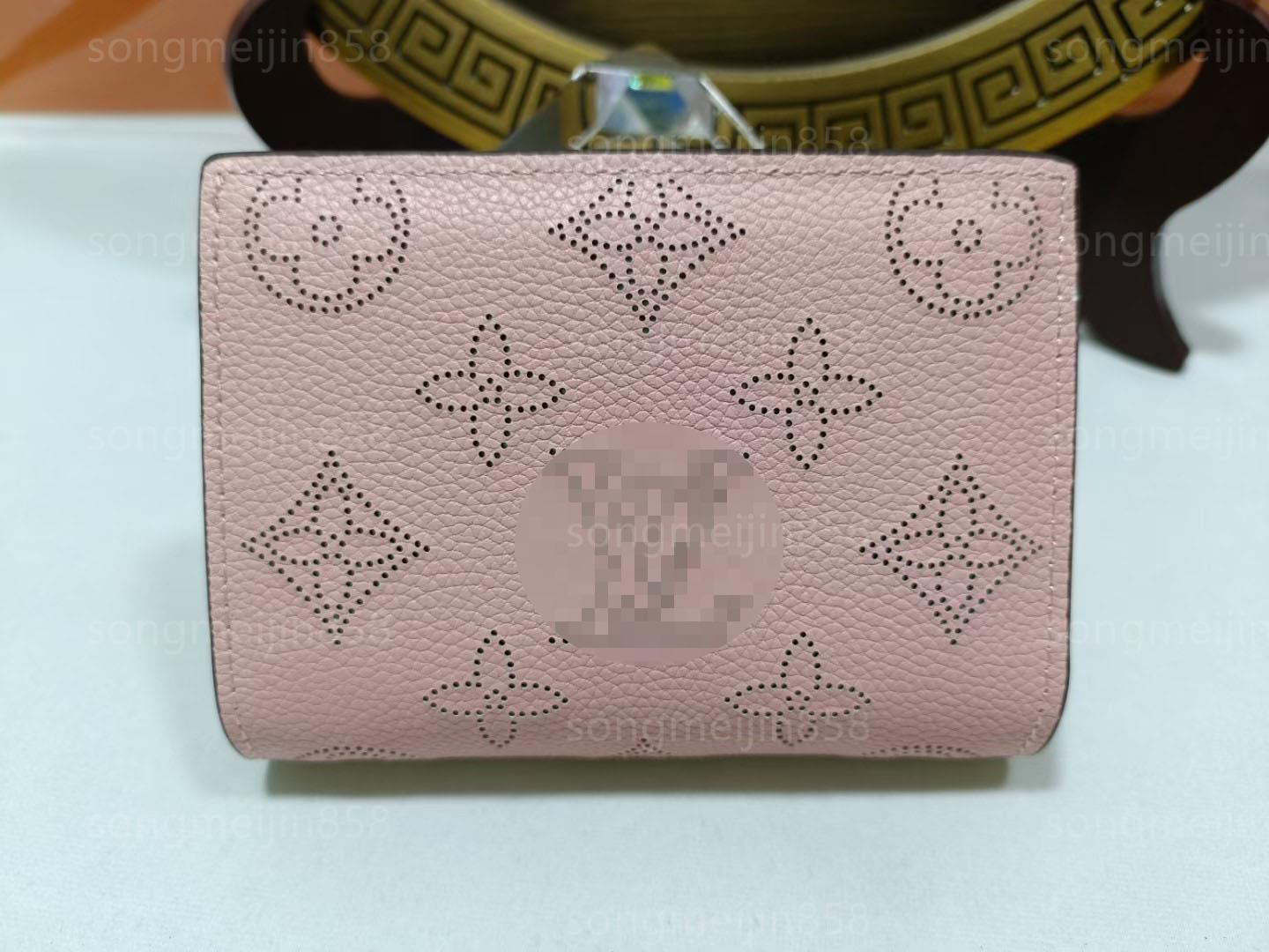 hollow pattern designer bags wallet new summer handbag Mahina Clea short wallet card package check holder M80629 M80817 GGs LVs YSLs louiseity viutonity VUTTONS, Deep brown
hollow pattern designer bags wallet new summer handbag Mahina Clea short wallet card package check holder M80629 M80817 GGs LVs YSLs louiseity viutonity VUTTONS, Deep brown