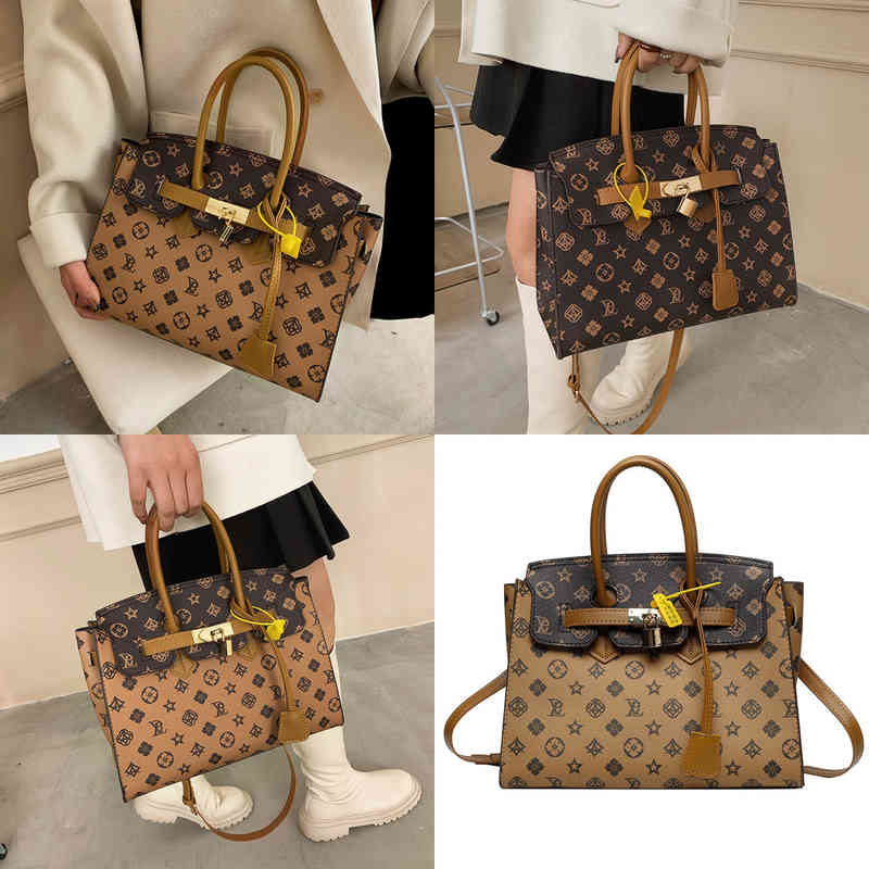 Bag Women's New Fashion Single Shoulder Diagonal High Sense Printed Woman Bags Designer Crossbody Handbag, Red
Bag Women's New Fashion Single Shoulder Diagonal High Sense Printed Woman Bags Designer Crossbody Handbag, Red