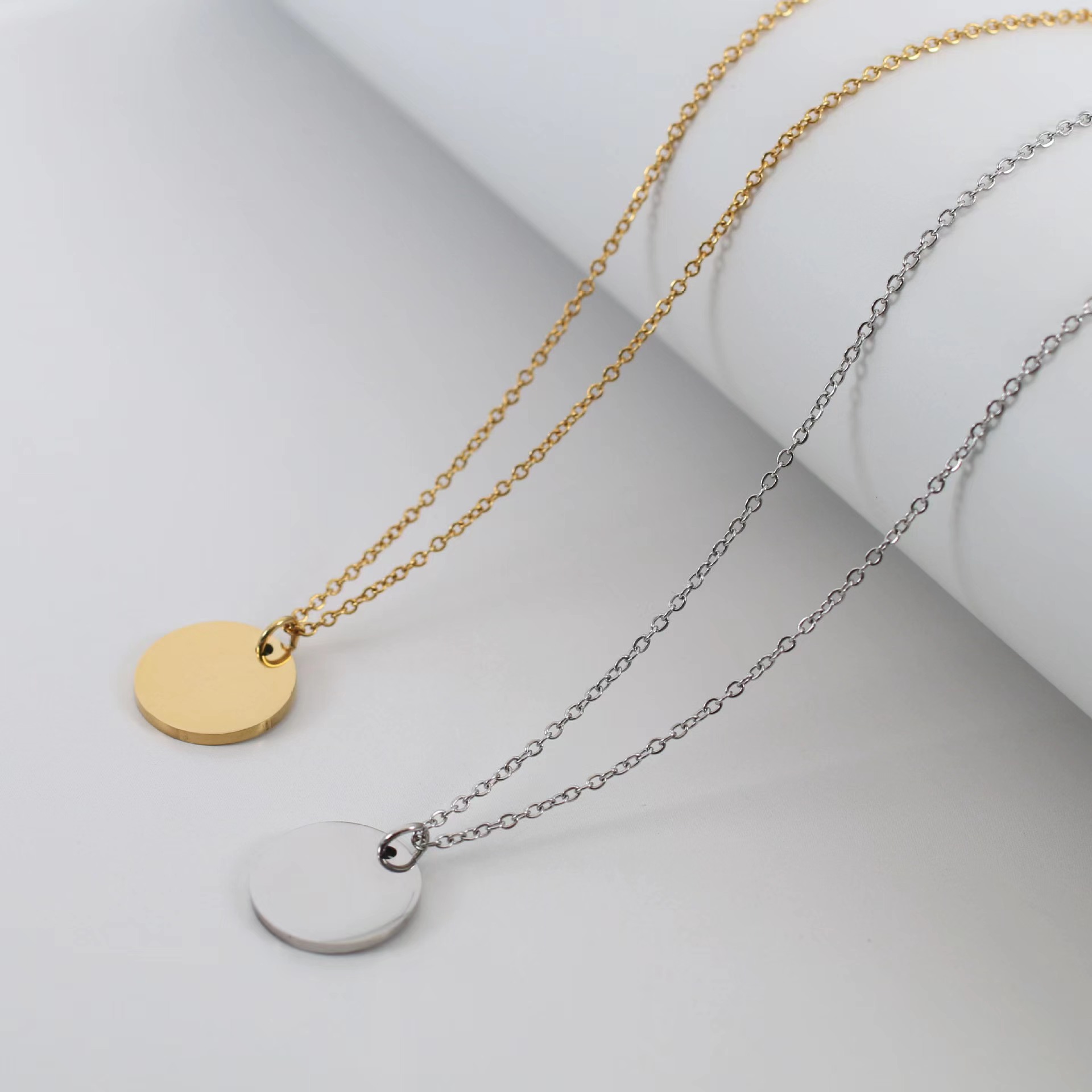 small round thin simple necklace