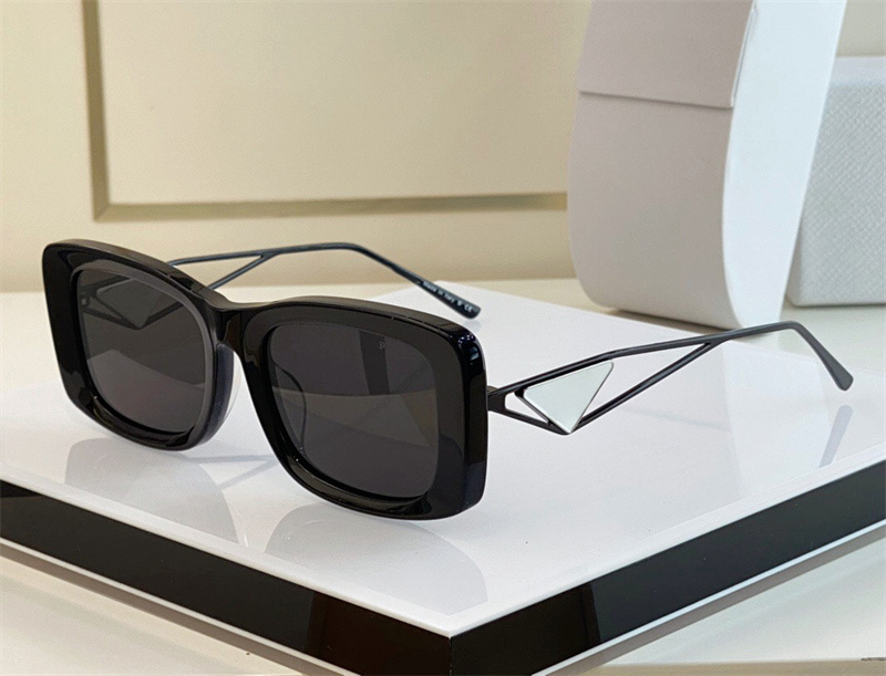 Fashion Designer 14 Sunglasses for Women Vintage Elegant Triangular unique cutout temples design glasses summer glamorous collocation Anti-Ultraviolet with case
Fashion Designer 14 Sunglasses for Women Vintage Elegant Triangular unique cutout temples design glasses summer glamorous collocation Anti-Ultraviolet with case
