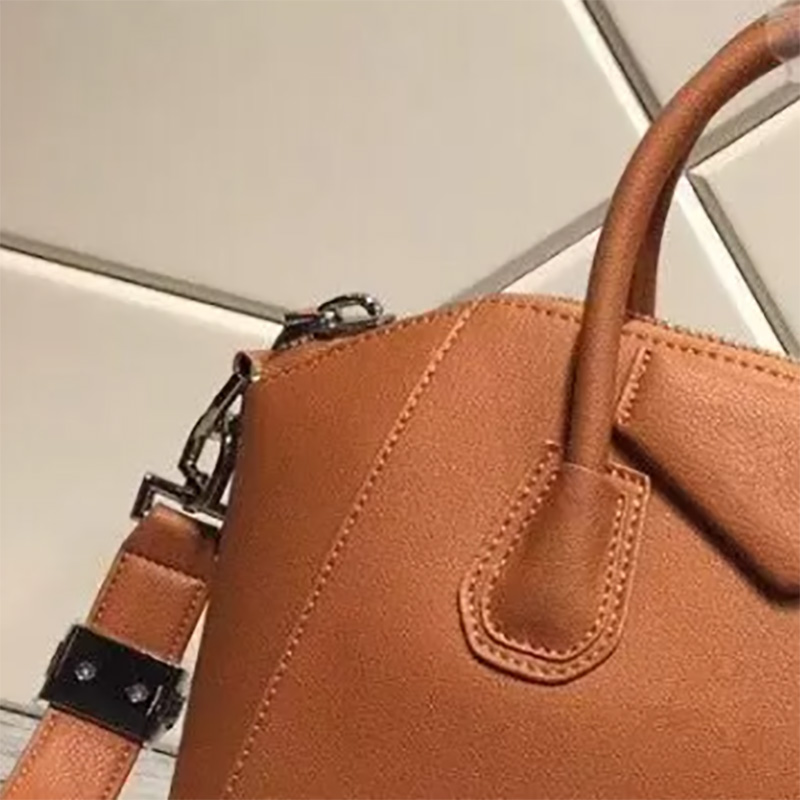 Classic Lady Mini Tote 28cm Designer Women Shoulder Bags Real Leather Handbags Fashion Crossbody Business Messenger Bag Purse, Red
Classic Lady Mini Tote 28cm Designer Women Shoulder Bags Real Leather Handbags Fashion Crossbody Business Messenger Bag Purse, Red