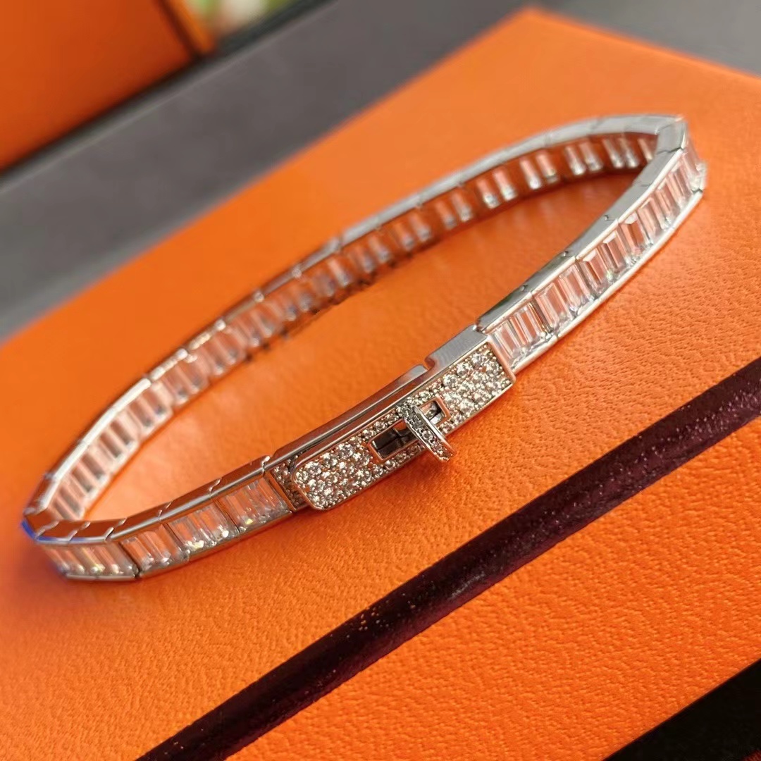 Top h Bangle bracelet for women's high-end custom button design handmade diamond set silver bracelet with the same jewelry star
Top h Bangle bracelet for women's high-end custom button design handmade diamond set silver bracelet with the same jewelry star