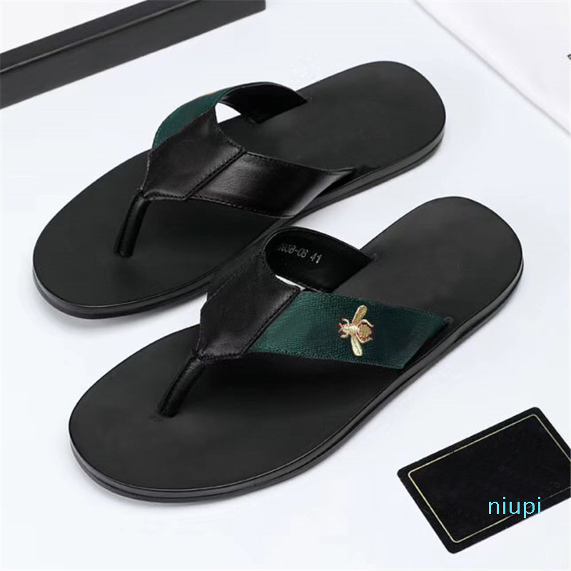 Fashion Black Soft Leather Sandals Mules Bees Summers Slide Slippery Flat Chain Sandals Wide T-bar Casual Beach Slip Sandals With Box, Color 1
Fashion Black Soft Leather Sandals Mules Bees Summers Slide Slippery Flat Chain Sandals Wide T-bar Casual Beach Slip Sandals With Box, Color 1