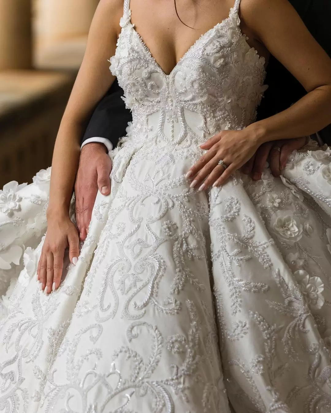 Princess Ball Wedding Dresses Sleeveless Sexy V Neck spaghetti straps Beaded Appliqued Embroidery Ruffles Bridal Gown Vintage Plus Size robes de soire