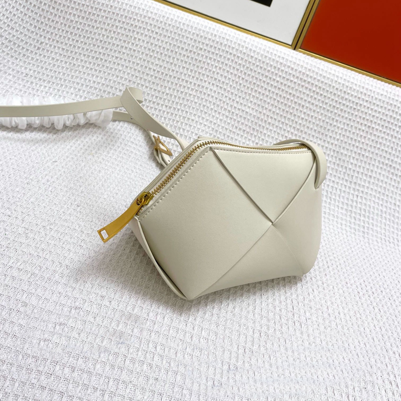 Fashion Designer Bags Women Tote Bags summer Handbag Luxury Shoulder Bag Ladies Origami Leather Classic weaving Cloud Crossbody Handbags Wallet, 3# 9990# size 24x13x10cm
Fashion Designer Bags Women Tote Bags summer Handbag Luxury Shoulder Bag Ladies Origami Leather Classic weaving Cloud Crossbody Handbags Wallet, 3# 9990# size 24x13x10cm
