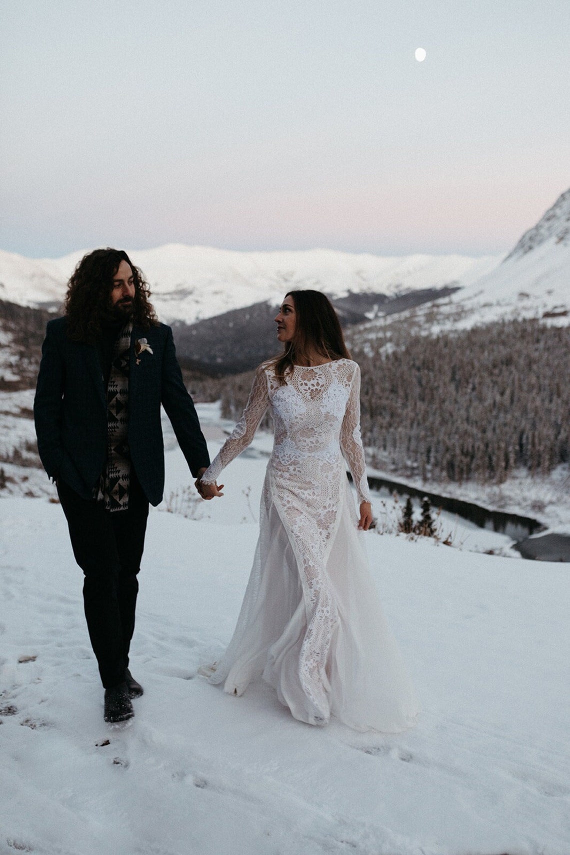 Sexy Open Back Lace Boho Wedding Dress Pattern Lace Applqiues A Line Long Bridal Gowns Full Sleeve 2022 Winter Autumn Bride Dresses Chiffon Court Trai