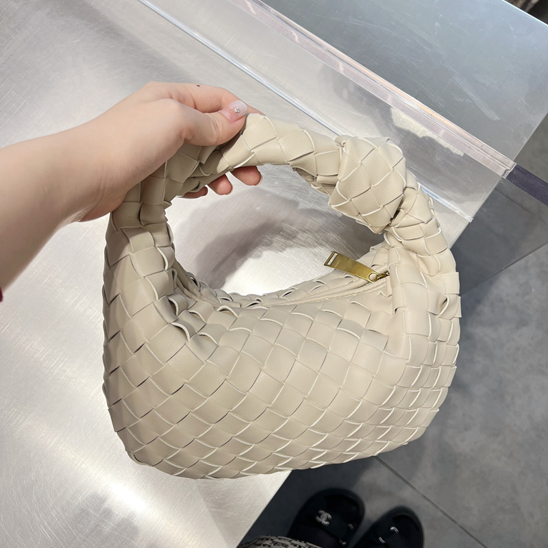 2022 New Designer Jodie Bags Luxury Zipper Clutch Woven Intrecciato Leather Bag Fashion Shoulder Lady Hobo Hand Clutch Soft Tote, Colour 7
2022 New Designer Jodie Bags Luxury Zipper Clutch Woven Intrecciato Leather Bag Fashion Shoulder Lady Hobo Hand Clutch Soft Tote, Colour 7