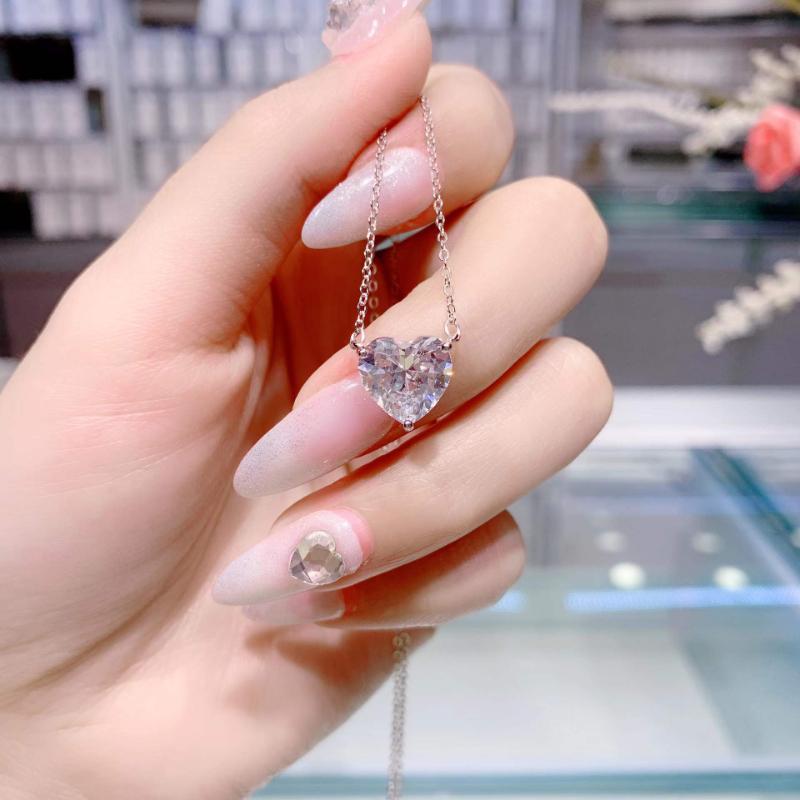 Pendant Necklaces Shiny Big Heart Moissanite 4 925 Sterling Silver Necklace Women Geometric Jewelry Party Gift Luxury DesignersPendant 
Pendant Necklaces Shiny Big Heart Moissanite 4 925 Sterling Silver Necklace Women Geometric Jewelry Party Gift Luxury DesignersPendant