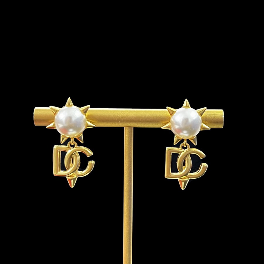 High quality new designed earring Stud GD Letters Pearls rivets Copper 18K gold plated Anti allergy women's Earring ladies Designer Jewelry E09
High quality new designed earring Stud GD Letters Pearls rivets Copper 18K gold plated Anti allergy women's Earring ladies Designer Jewelry E09